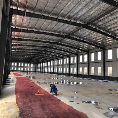 Bengkel Struktur Baja Luas Ideal untuk Gudang Teknik Manufaktur dan Aplikasi Kantor Lokasi Konstruksi dengan Rangka Baja Kuat