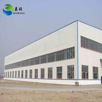 Struktur baja gudang baja bingkai utama jendela PVC tahan cuaca panel sandwich atap