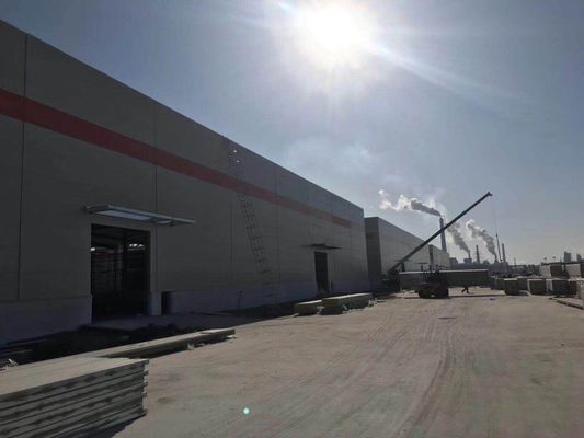 Hot Dip Galvanized Steel Structure Warehouse dengan Panel Sandwich