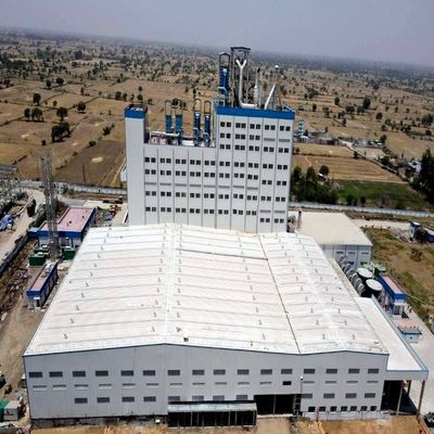 Gudang Struktur Baja Galvanis atau Dicat yang tahan angin dengan Bangunan Bingkai Baja Panjang