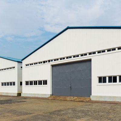 Gudang Struktur Baja Prefabrikasi dengan Dimensi Khusus