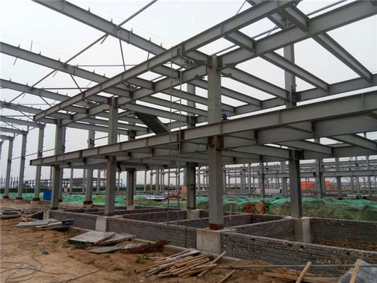 Gedung Gudang Prefabrikasi Bentang Lebar Rangka Baja Galvanis Tahan Cuaca Kuat Grade Q235B