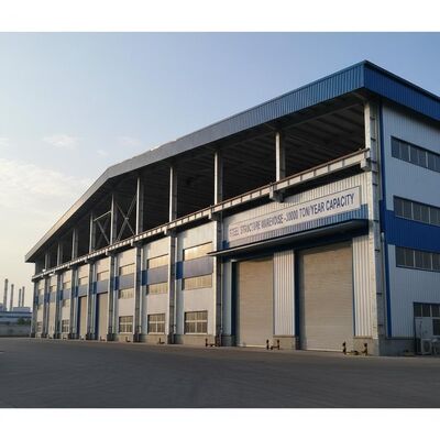 Lukisan atau Hot DIP Galvanized Steel Finish Steel Structure Warehouse Dirancang Menggunakan Galvanized C Section Steel Purlin Kapasitas 30000ton Tahun