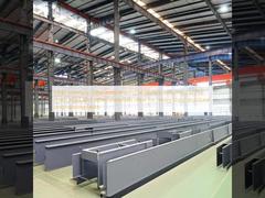 Bengkel rekayasa baja intensitas tinggi yang menggunakan baja utama Q235B dan bahan lain yang ideal untuk tugas rekayasa struktural tugas berat.